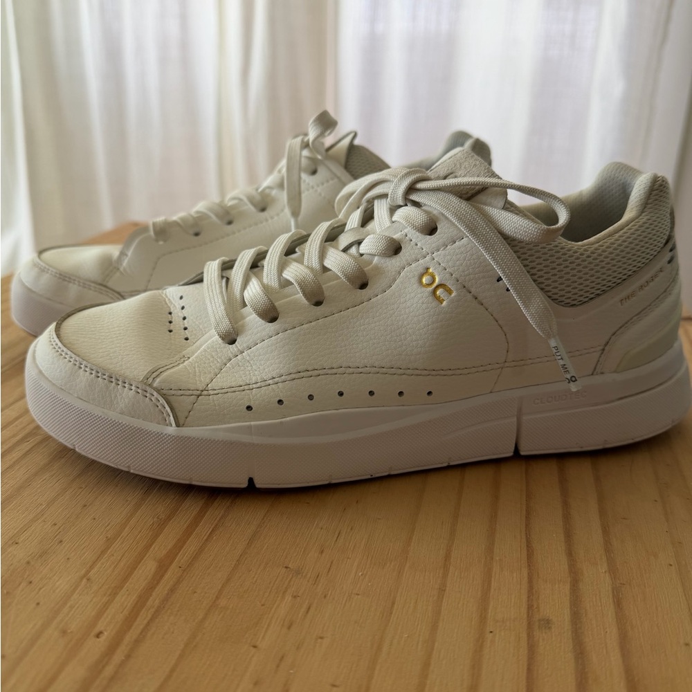 On shoes, The Roger Centre Court, size 7.5